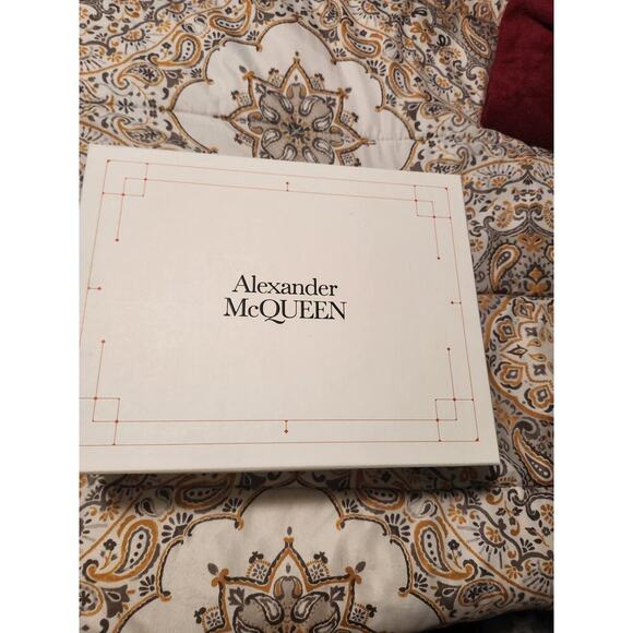 McQueen Men Oversized Runner - Picture 5 of 7